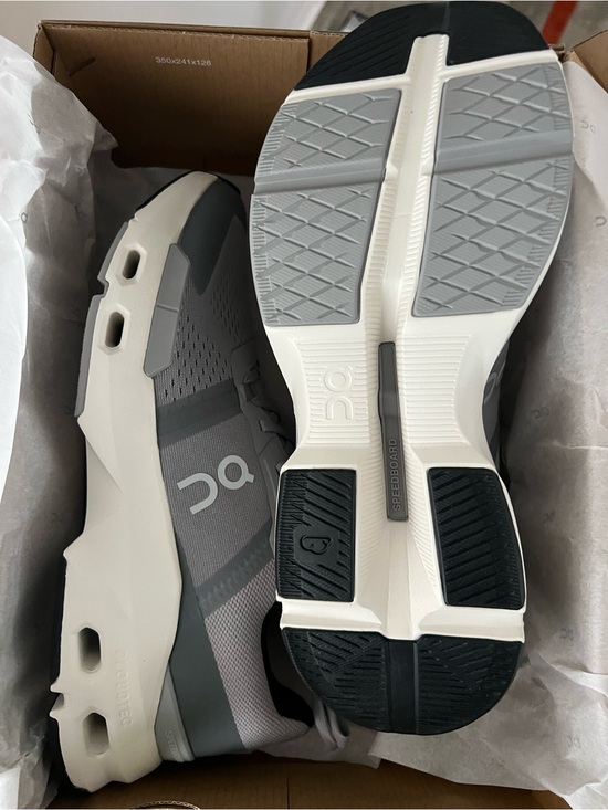 On Cloud Running Cloudnova Men’s Athletic Shoes - Light Gray & White main image 4